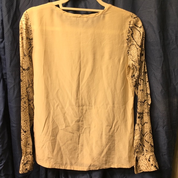 Equipment Silk Cream with Snake Print Sleeves - Picture 3 of 8